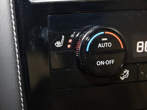 Used 2024 Nissan Armada SL w/ Captain's Chairs Package image 8