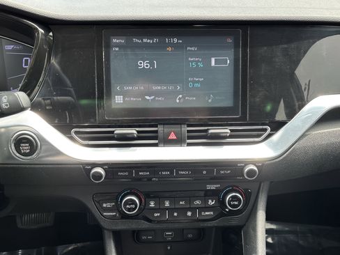 Used 2020 Kia Niro EX FWD image 16
