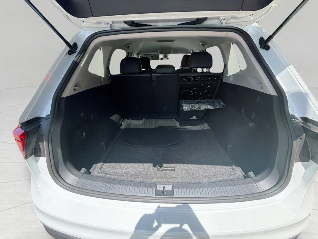 Used 2023 Volkswagen Tiguan SE AWD/4WD image 7