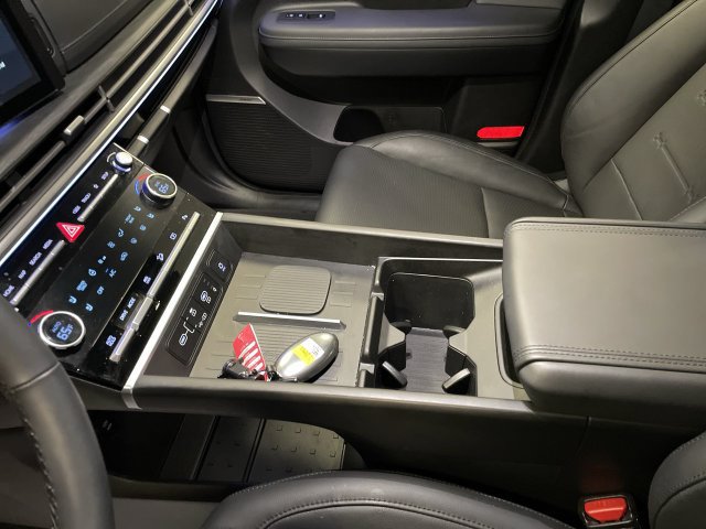 Used 2025 Hyundai Santa Fe Limited AWD/4WD image 21