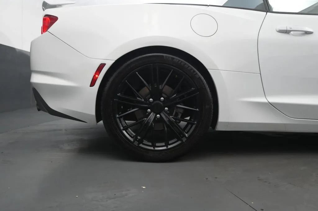 Used 2023 Chevrolet Camaro LT RWD image 17