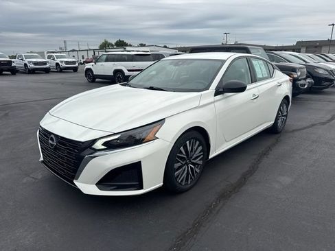 Used 2025 Nissan Altima 2.5 SV FWD image 7