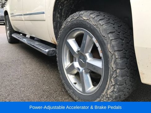 Used 2013 Chevrolet Suburban LTZ AWD/4WD image 12