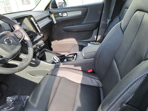 New 2025 Volvo XC40 B5 Ultra w/ Protection Package image 5