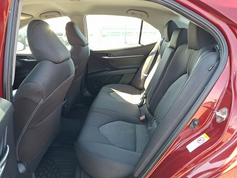 Used 2019 Toyota Camry LE FWD image 11