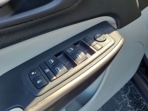 Used 2020 Jeep Cherokee Limited FWD image 14