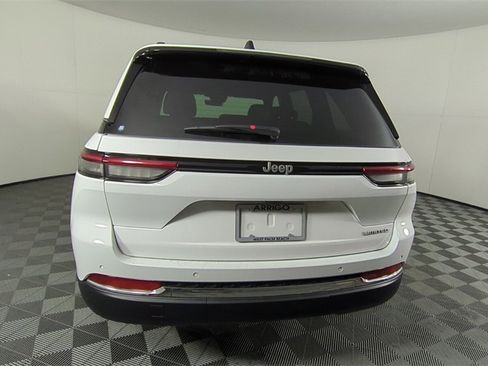 New 2025 Jeep Grand Cherokee Limited image 16