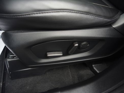 Used 2022 Ford Explorer XLT w/ Equipment Group 202A image 21