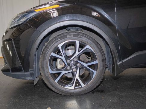 Used 2020 Toyota C-HR XLE FWD image 9