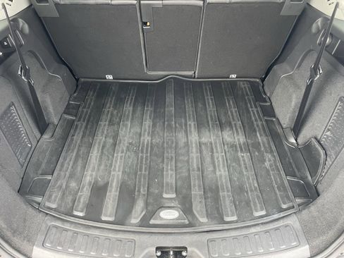 Used 2019 Land Rover Discovery Sport HSE image 35