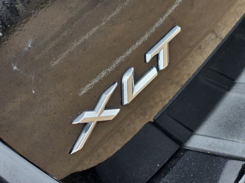 Used 2024 Ford Explorer XLT w/ Equipment Group 202A RWD image 19