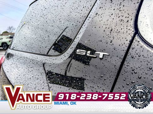 Used 2023 GMC Acadia SLT AWD/4WD image 10