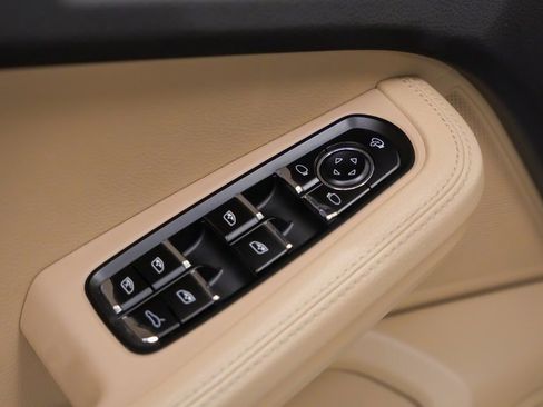 Used 2022 Porsche Macan image 23