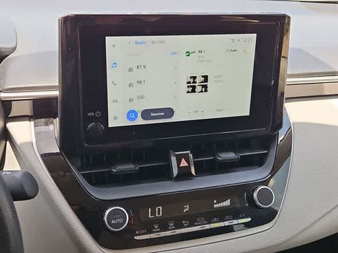 Used 2025 Toyota Corolla LE FWD image 21