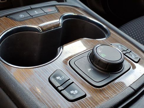 Used 2023 GMC Acadia SLE w/ Driver Convenience Package image 15