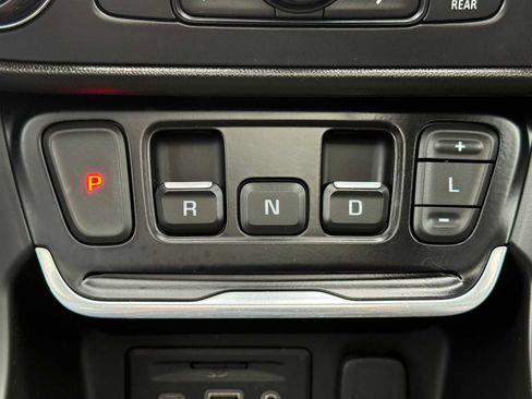 Used 2021 GMC Terrain SLE w/ Driver Convenience Package AWD/4WD image 31