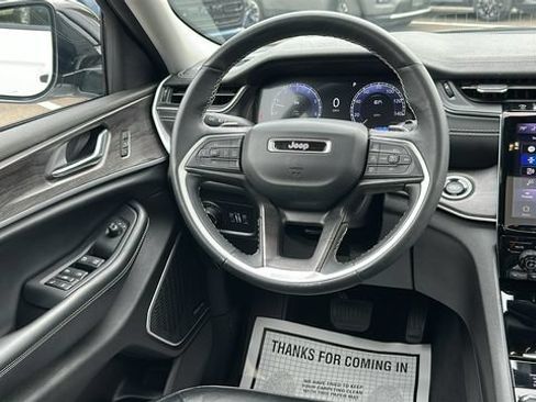 Used 2022 Jeep Grand Cherokee L Limited AWD/4WD image 24