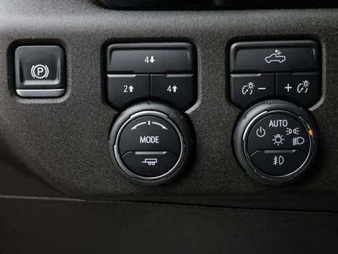 Used 2025 Chevrolet Silverado 2500 LT image 22