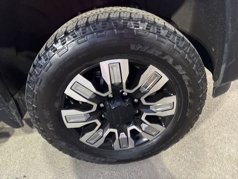 Used 2025 GMC Sierra 3500 Denali w/ Denali Reserve Package AWD/4WD image 39
