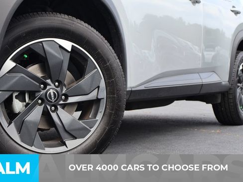 Used 2024 Nissan Rogue SV FWD image 3