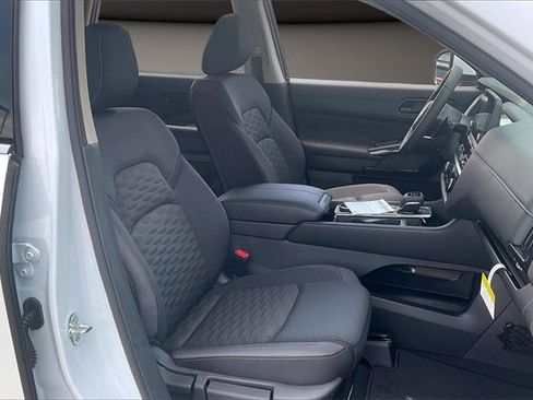 New 2025 Nissan Pathfinder SV w/ SV Premium Package image 10