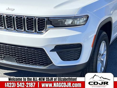 New 2025 Jeep Grand Cherokee Laredo image 10