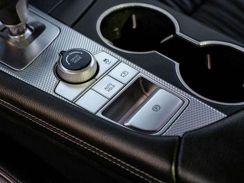 Used 2022 Genesis G70 3.3T image 32