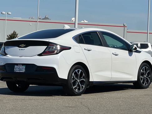 Used 2017 Chevrolet Volt Premier w/ Driver Confidence II Package FWD image 2