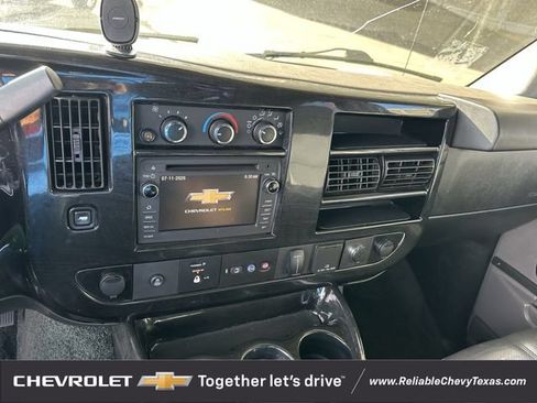 Used 2018 Chevrolet Express 2500 Extended w/ Enhanced Convenience Package RWD image 5