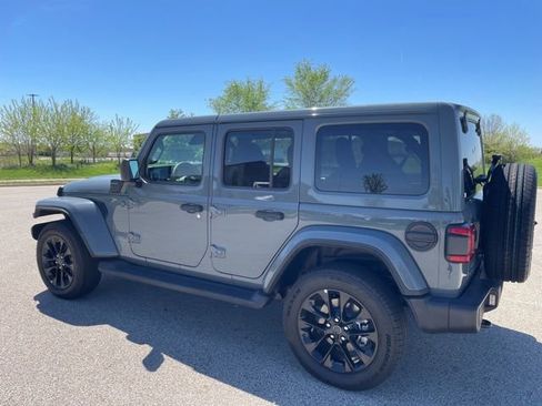 Used 2025 Jeep Wrangler Unlimited Sahara image 4