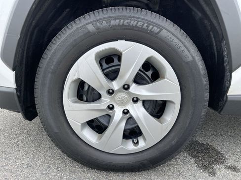 Used 2019 Toyota RAV4 LE w/ Carpet Mat Package AWD/4WD image 39