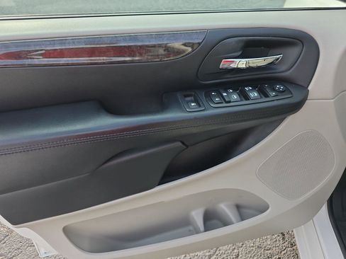 Used 2011 Dodge Grand Caravan Crew w/ Entertainment Group 1 image 5