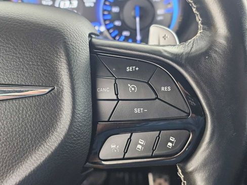 Used 2023 Chrysler 300 C image 28