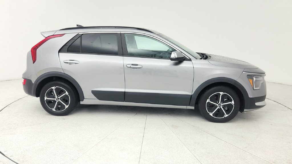 Used 2024 Kia Niro EX w/ EX Cold Weather Package FWD image 8