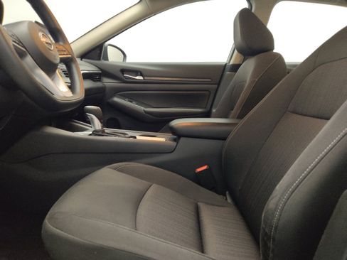 Used 2025 Nissan Altima 2.5 SV FWD image 17