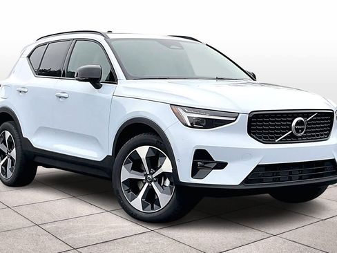 New 2026 Volvo XC40 B5 Plus w/ Protection Package Premier image 2