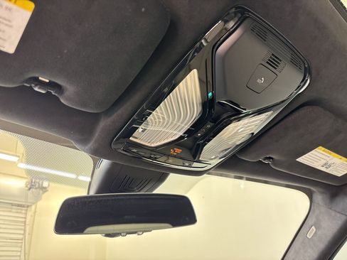 Used 2021 BMW X7 M50i w/ Dynamic Handling Package image 17