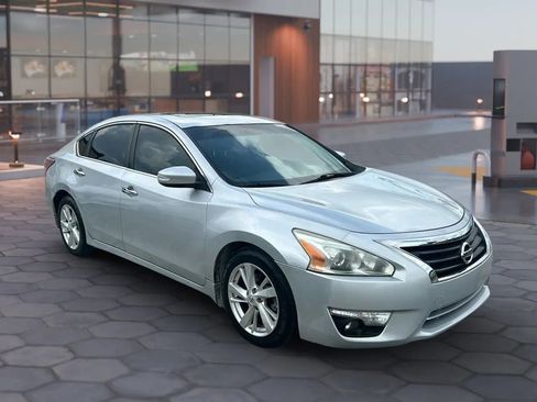Used 2013 Nissan Altima 2.5 SL w/ Technology Pkg image 11