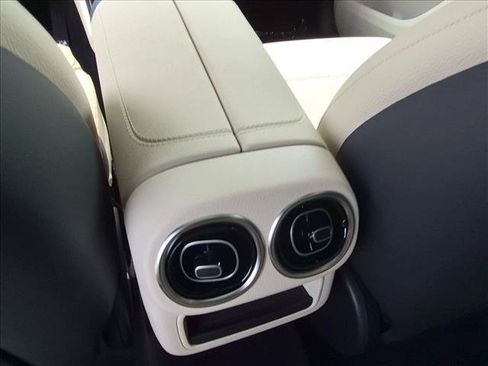 Used 2023 Mercedes-Benz GLC 300 4MATIC image 18