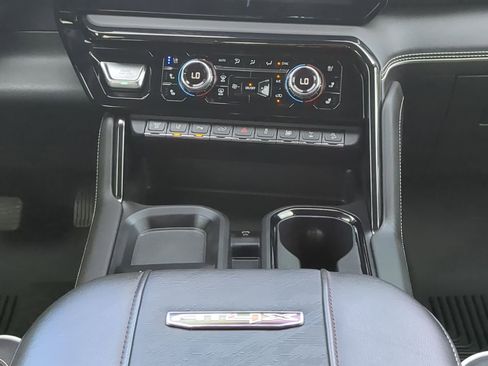 Used 2024 GMC Sierra 2500 AT4X image 17