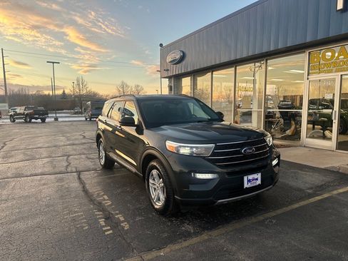 Used 2023 Ford Explorer XLT w/ Equipment Group 202A image 8