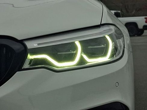 Used 2019 BMW 540i w/ M Sport Package image 9