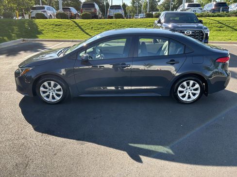 Used 2025 Toyota Corolla LE FWD image 12