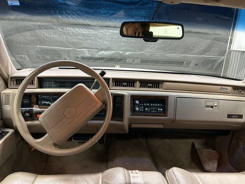 Used 1991 Cadillac De Ville Sedan FWD image 11