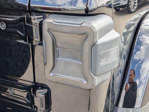 Used 2019 Jeep Wrangler Unlimited Sahara w/ Uconnect 4C Nav & Sound Group AWD/4WD image 11