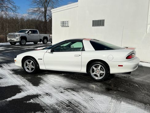 Used 1997 Chevrolet Camaro Z28 w/ Preferred Equipment Group 2 image 8