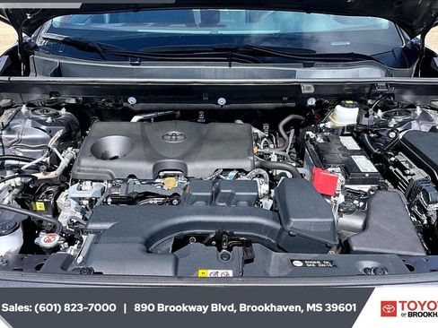 Used 2025 Toyota RAV4 XLE AWD/4WD image 8
