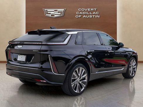 Certified 2025 Cadillac Lyriq Luxury w/ LPO, Floor Liner Package AWD/4WD image 4