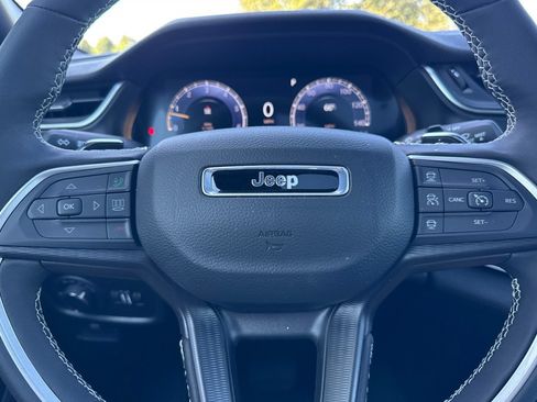 Used 2025 Jeep Grand Cherokee Laredo X w/ Luxury Tech Group I RWD image 35