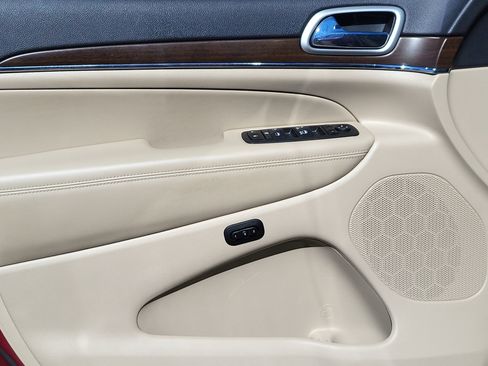 Used 2018 Jeep Grand Cherokee Limited image 6